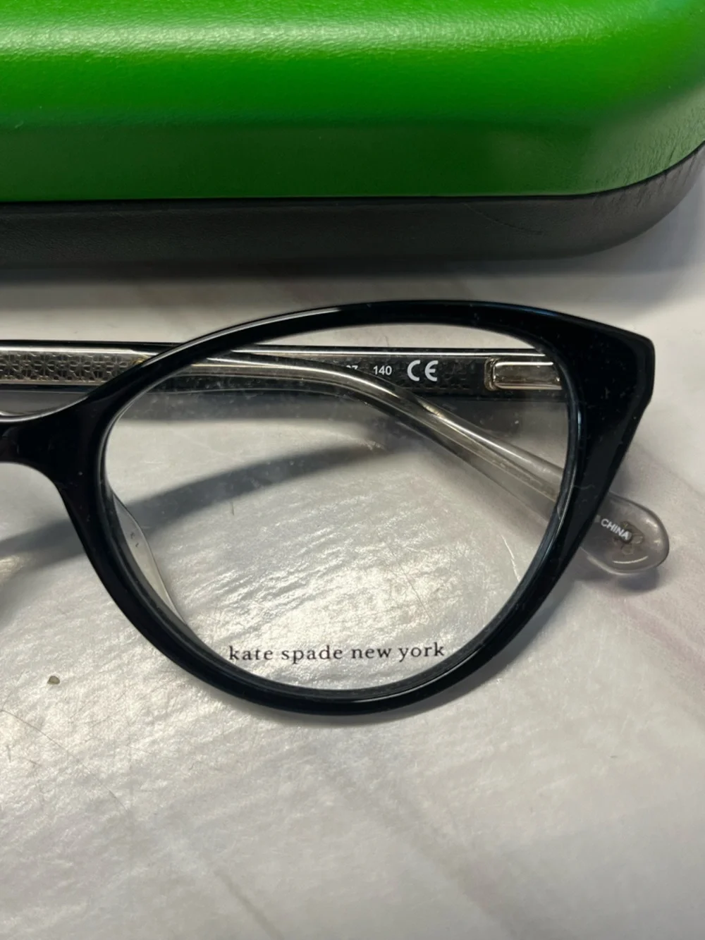 Kate Spade Eye Glasses with green case and‎ Dust Cloth